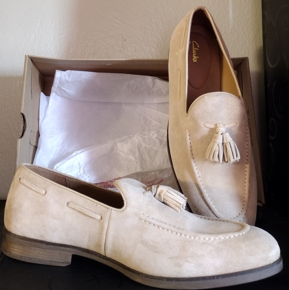 NIB MEN'S CLARKS TAUPE LOAFERS - Picture 7 of 12